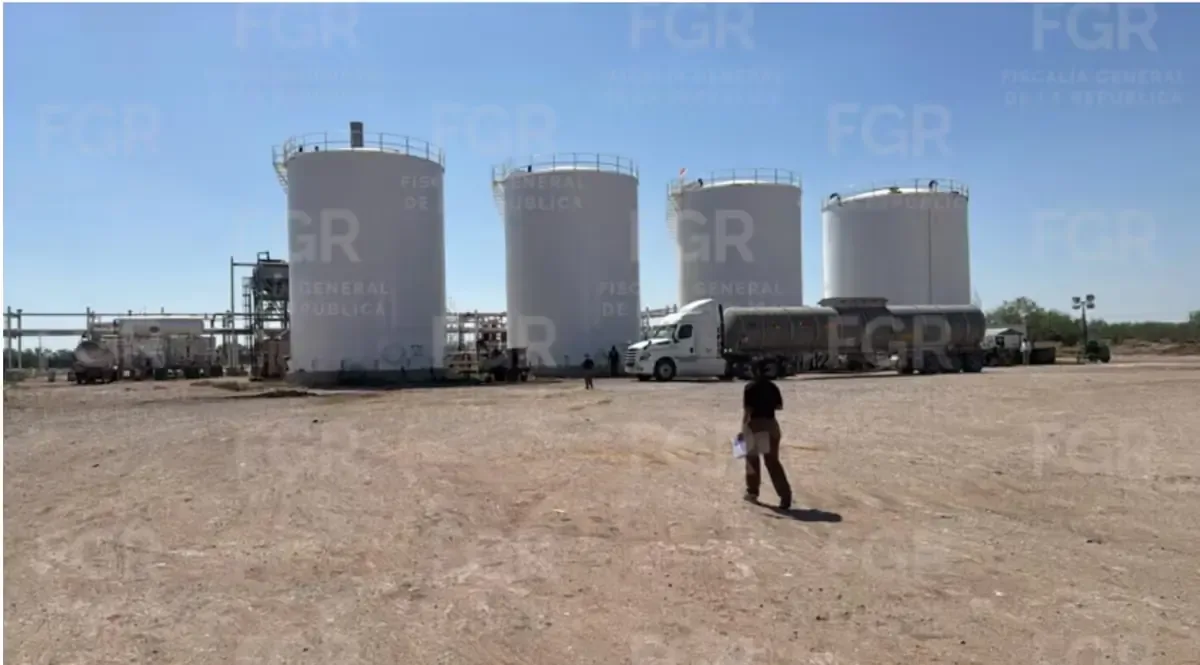 El descubrimiento de una refinería clandestina revela la magnitud del huachicol en México.