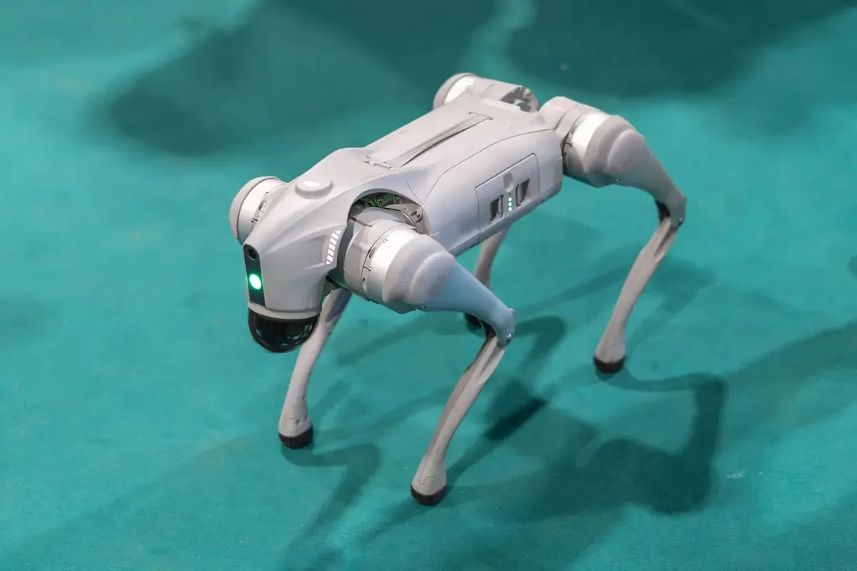 Cuatro perros robots ayudarán a proteger a los policías en operativos de alto riesgo.