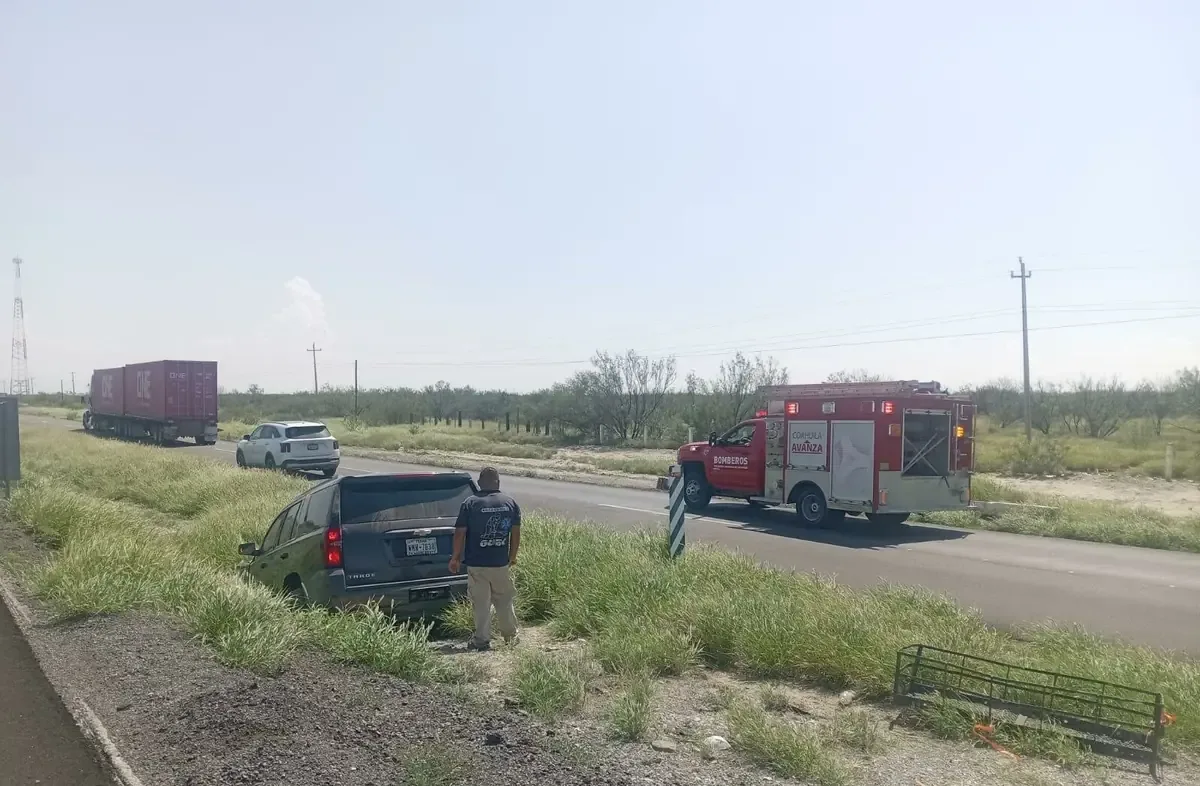 Una familia de Texas sufrió un accidente al salir de la vía en Coahuila.