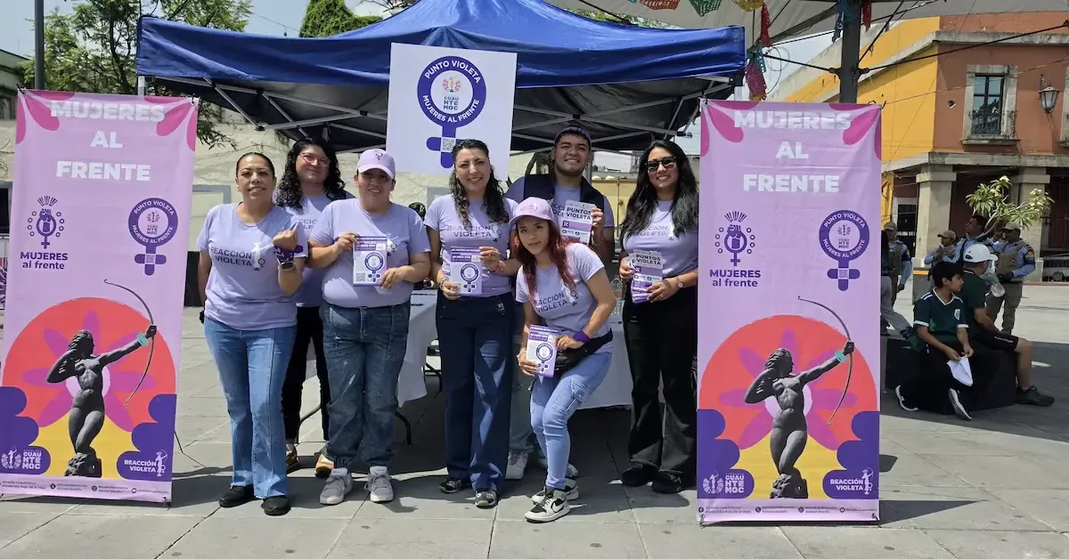 La alcaldía instala un módulo en Plaza Garibaldi para informar sobre servicios de apoyo a mujeres en situación de violencia.