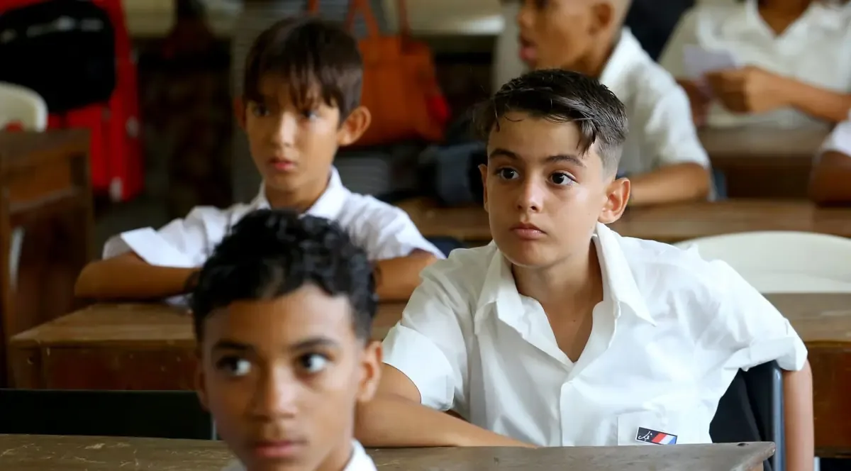 La ministra de Educación anuncia ajustes por la crisis social y económica en el país.