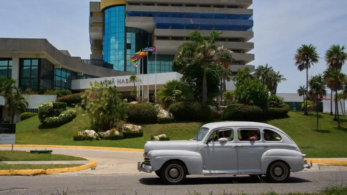 La nueva legislación busca flexibilizar la economía cubana tras décadas de control estatal.