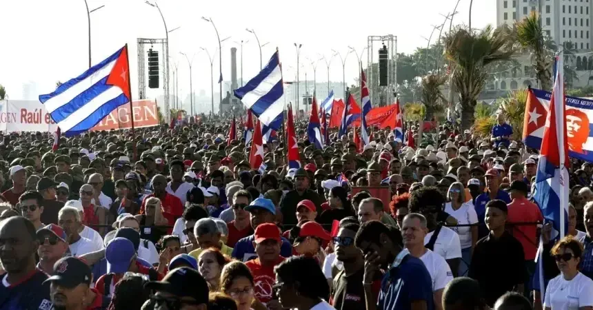 Una multitud en La Habana defiende al exmandatario Raúl Castro ante acusaciones del Departamento de Justicia estadounidense.