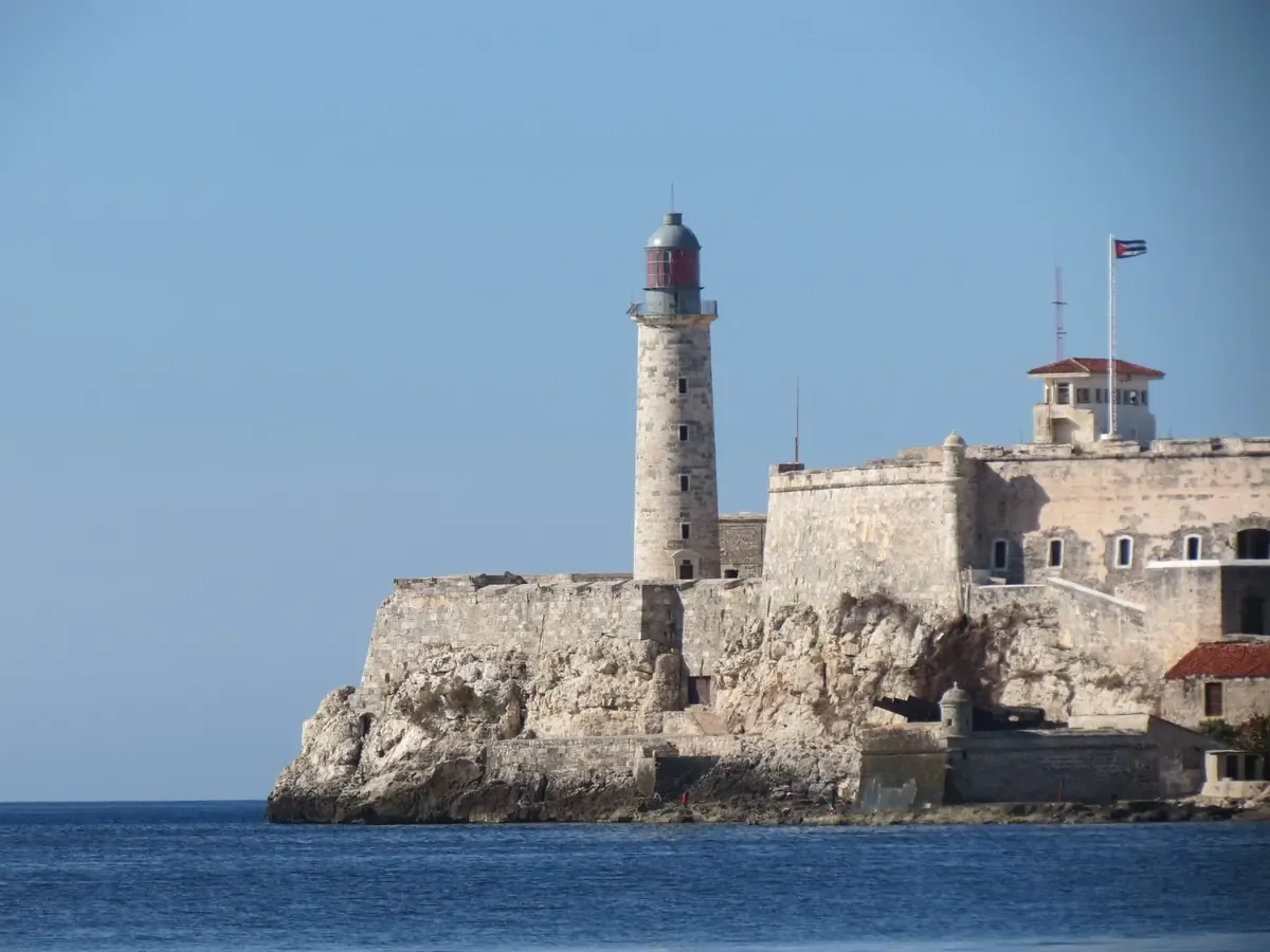 La isla enfrenta una crisis provocada por el bloqueo y el abandono de aliados.