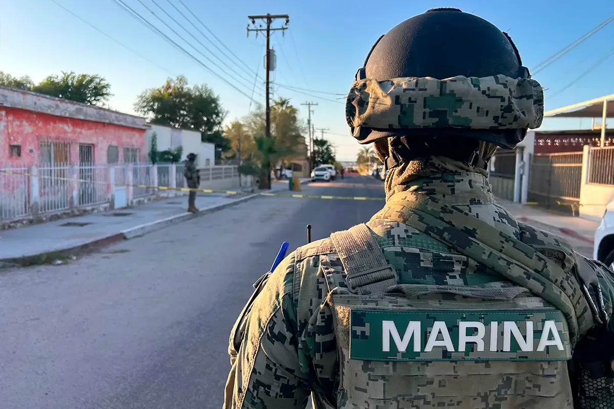 "Cuerpos de seguridad patrullando las calles de Baja California Sur tras el aumento de violencia."