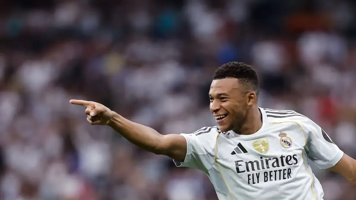 El presidente del Real Madrid pide unidad frente al descontento hacia el jugador francés.