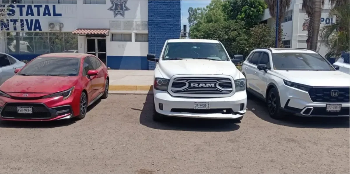 Operativo interinstitucional en Culiacán resulta en decomiso de unidades y armas.