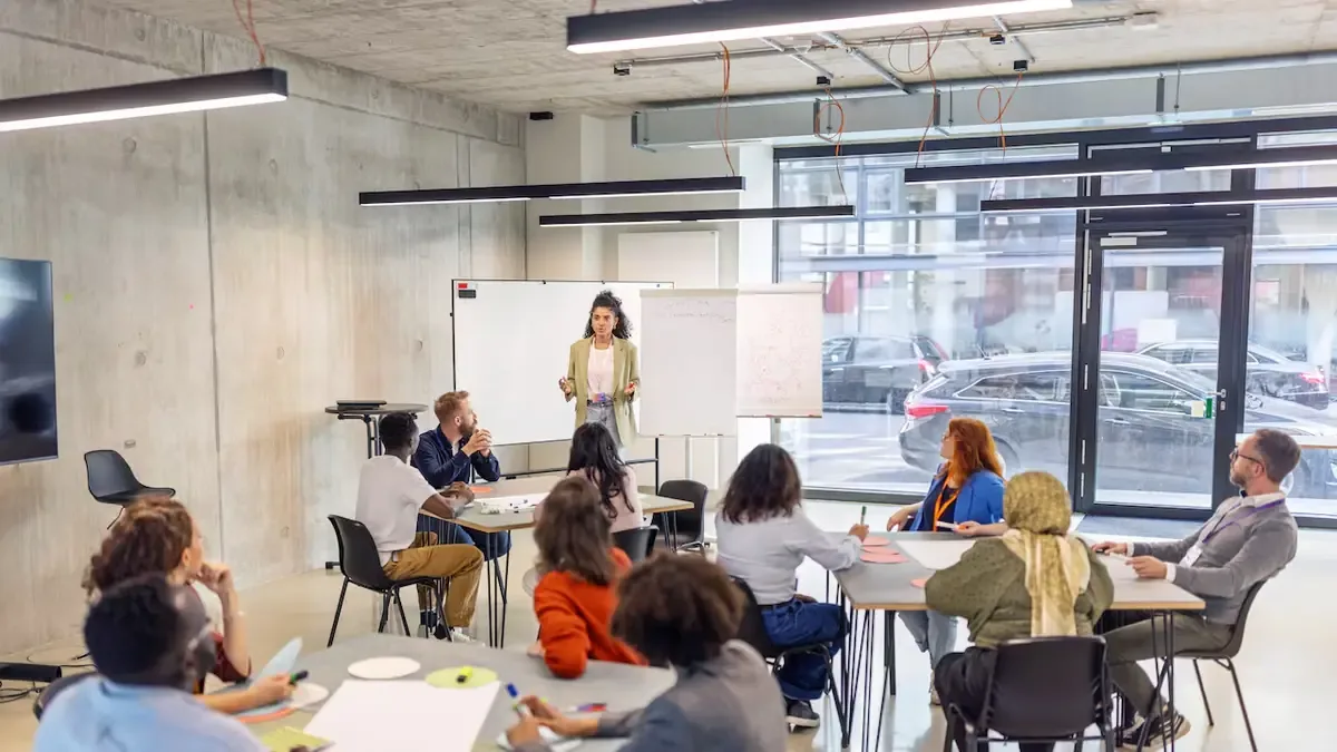 Seis espacios creativos en Bogotá buscarán transformar la educación mediante nuevos enfoques y estrategias.