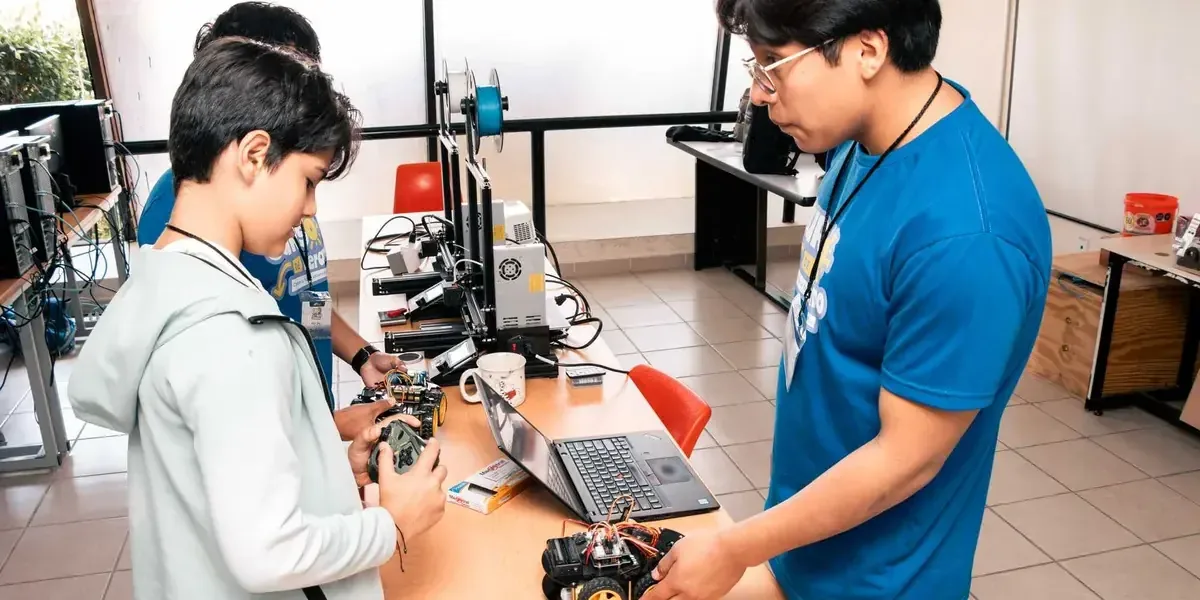 Este evento fomenta el interés por la tecnología en los jóvenes de la región.
