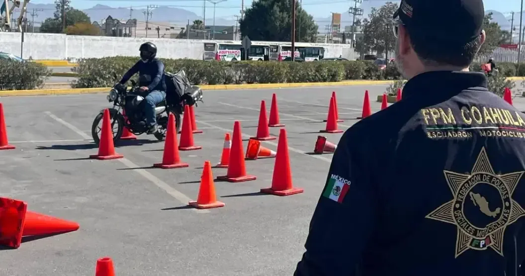 Se ofrecerán herramientas teóricas y prácticas para mejorar la seguridad vial de motociclistas.