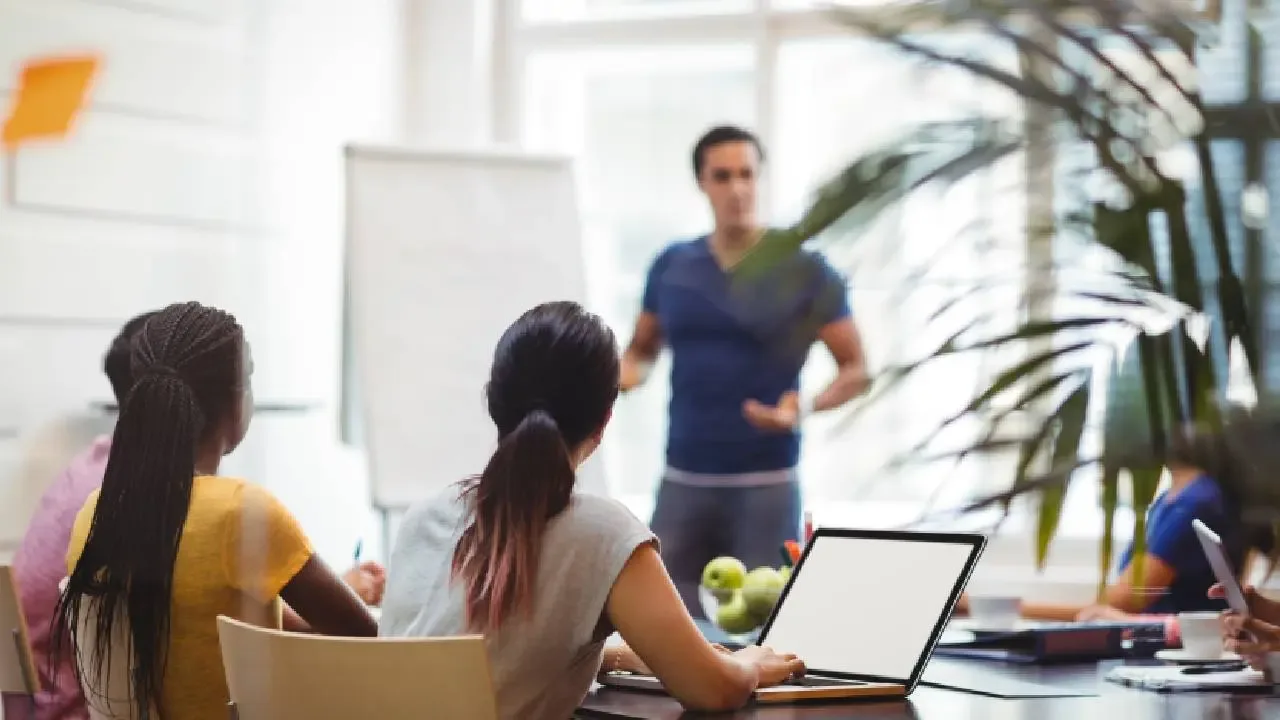 Cursos gratuitos en Cancún ayudan a fortalecer habilidades laborales en enero.