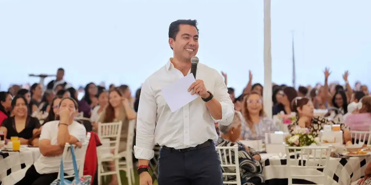 La celebración del ayuntamiento resalta la importancia de las madres trabajadoras en el servicio público.