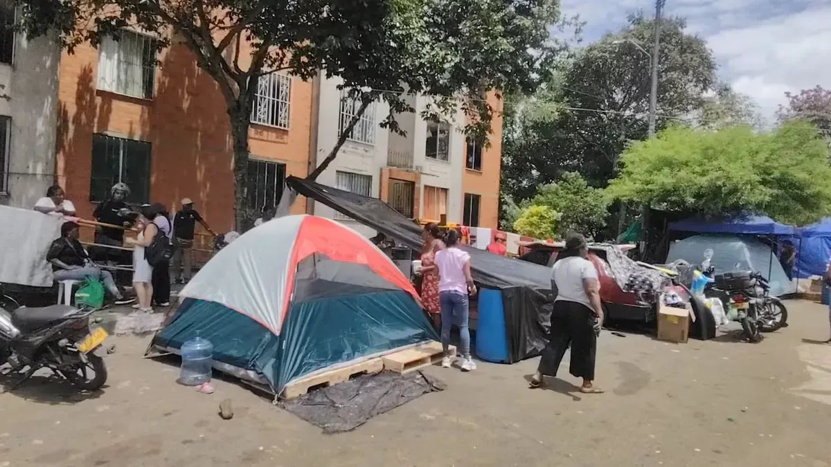Más de 160 familias de Altos de Santa Elena en Cali requieren asistencia urgente tras un devastador terremoto.