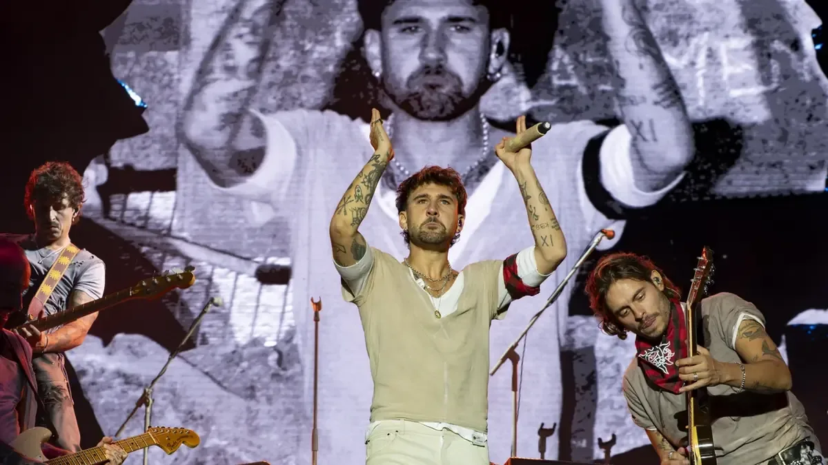 El cantante Dani Fernández concluye su gira con un homenaje a su equipo y un anunciado descanso.