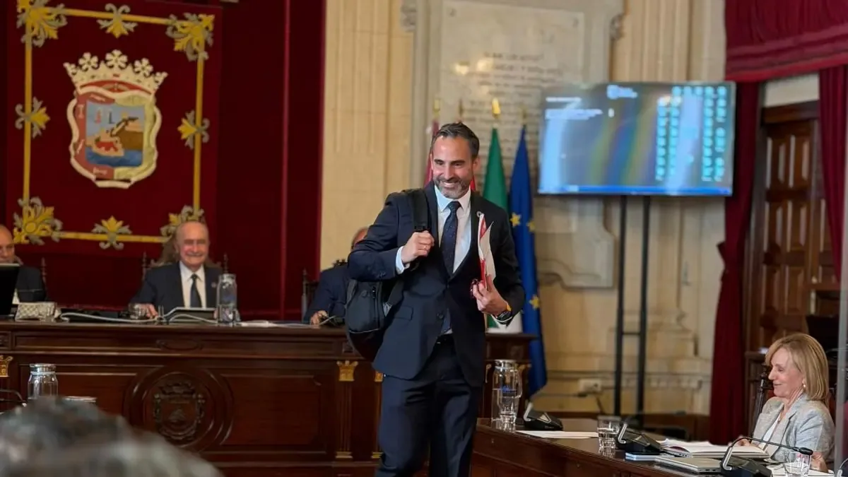 El exconcejal del PSOE se despide con un emotivo discurso y un nuevo reto político.