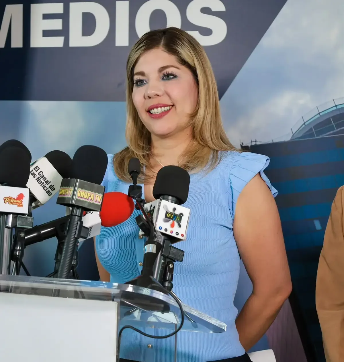 La presidenta del PAN Chihuahua lanzó un mensaje directo al alcalde con licencia sobre la próxima elección.