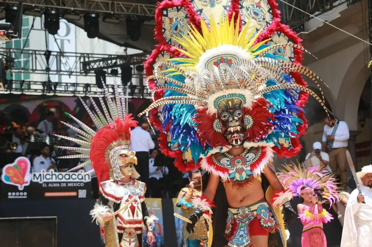 La fiesta cultural se lleva a cabo este sábado en Zapopan, destacando el patrimonio de Michoacán.