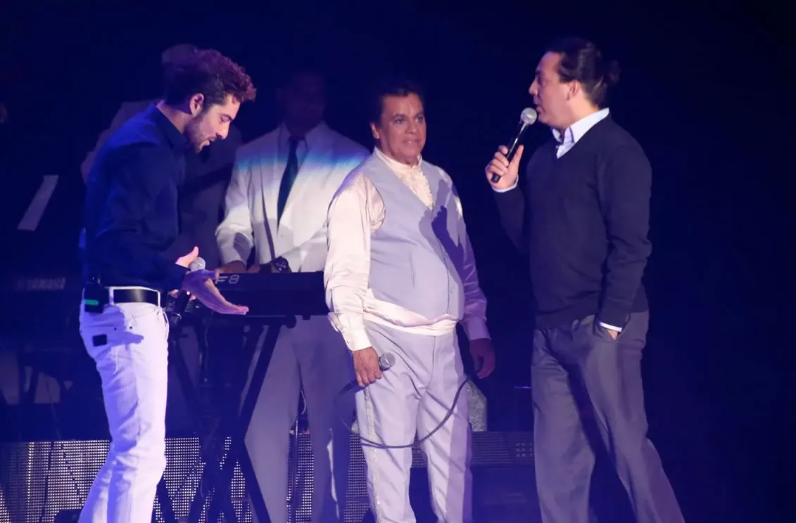 El cantante español recuerda su conexión con el Divo de Juárez al interpretar "Amor Eterno" en un concierto especial.