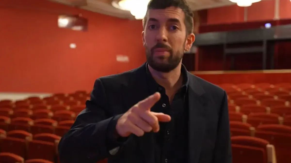 David Broncano se prepara para su nueva temporada de 'La Revuelta', cambiando de escenario para atraer más audiencia.