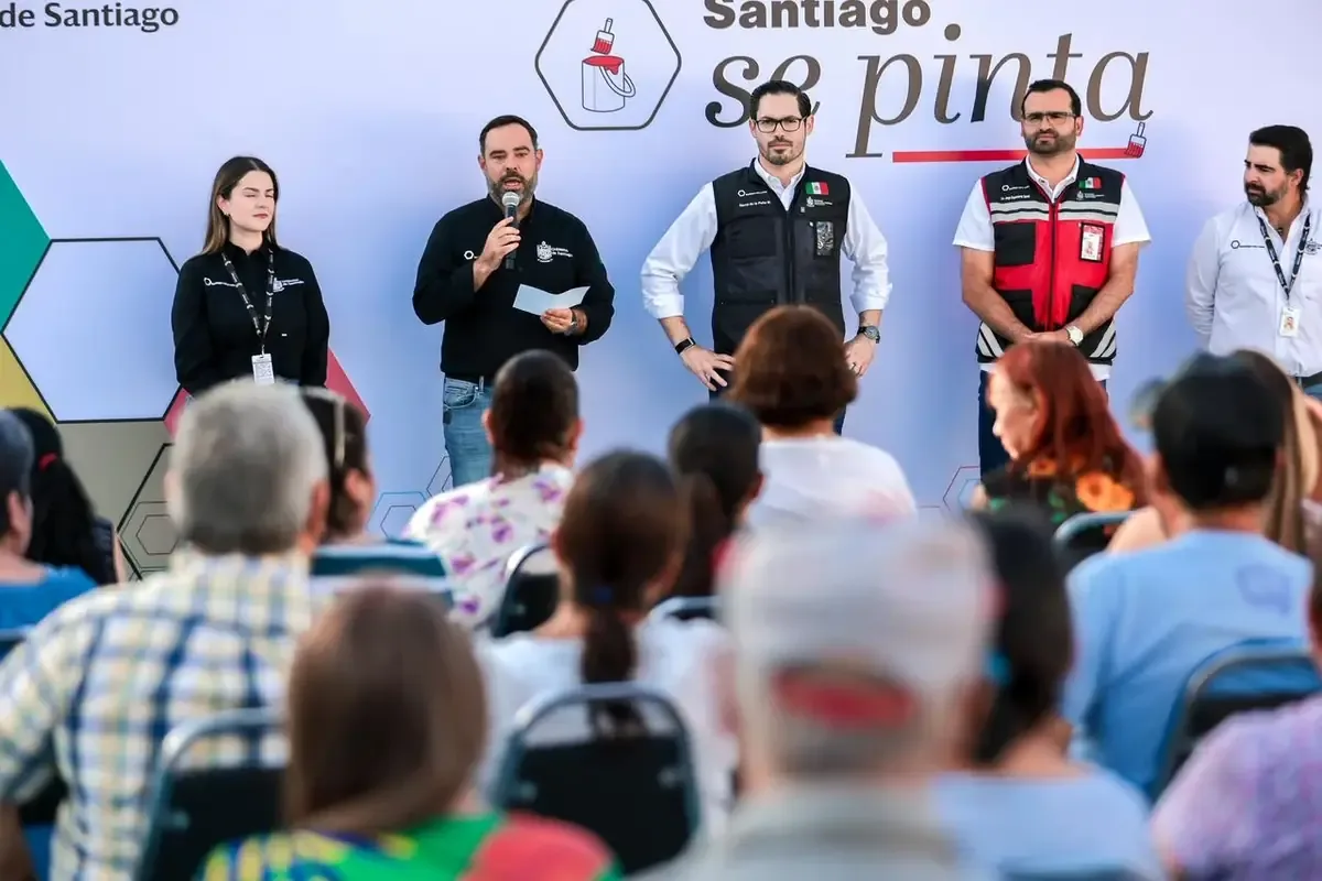 El programa “Santiago se Pinta” busca mejorar la calidad de vida en las comunidades santiaguenses.