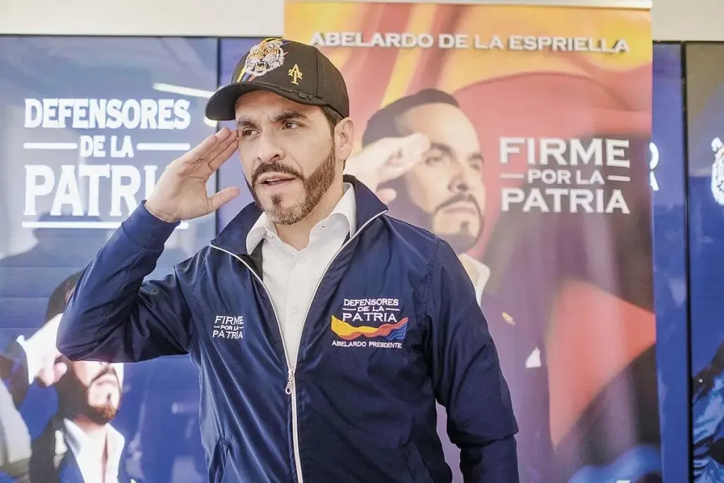 El abogado se posiciona como el principal rival de Iván Cepeda en la carrera presidencial.