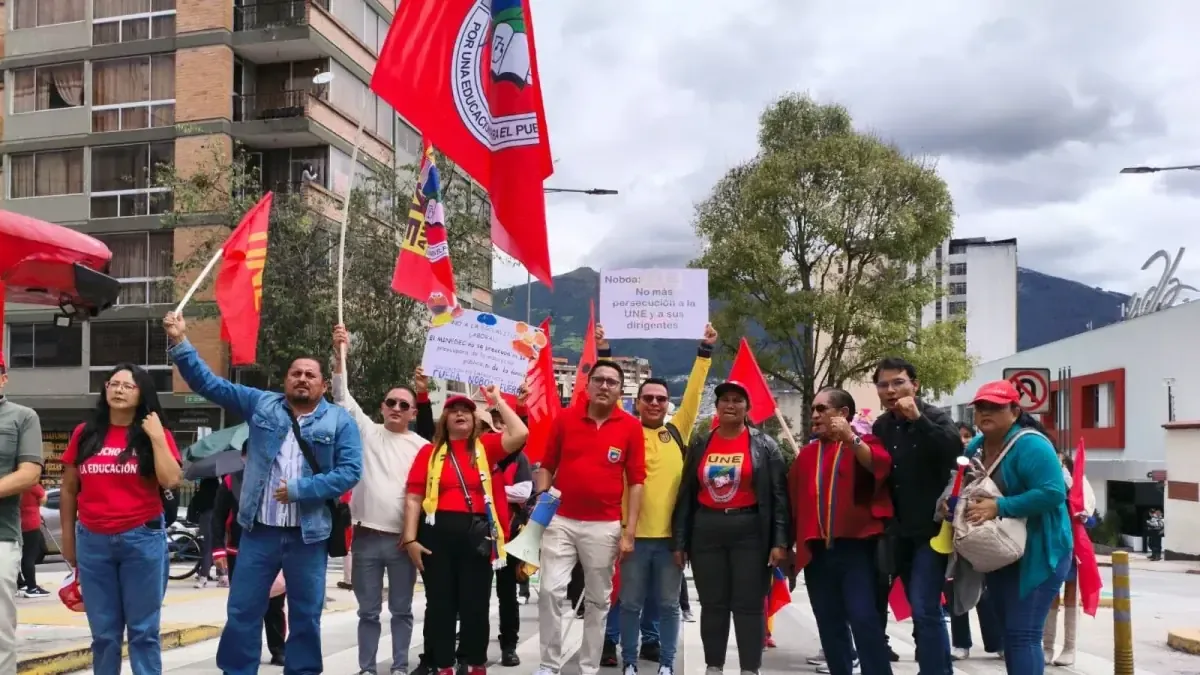 La UNE impugna un acuerdo ministerial que permitiría prácticas educativas los fines de semana, alegando afectaciones laborales.
