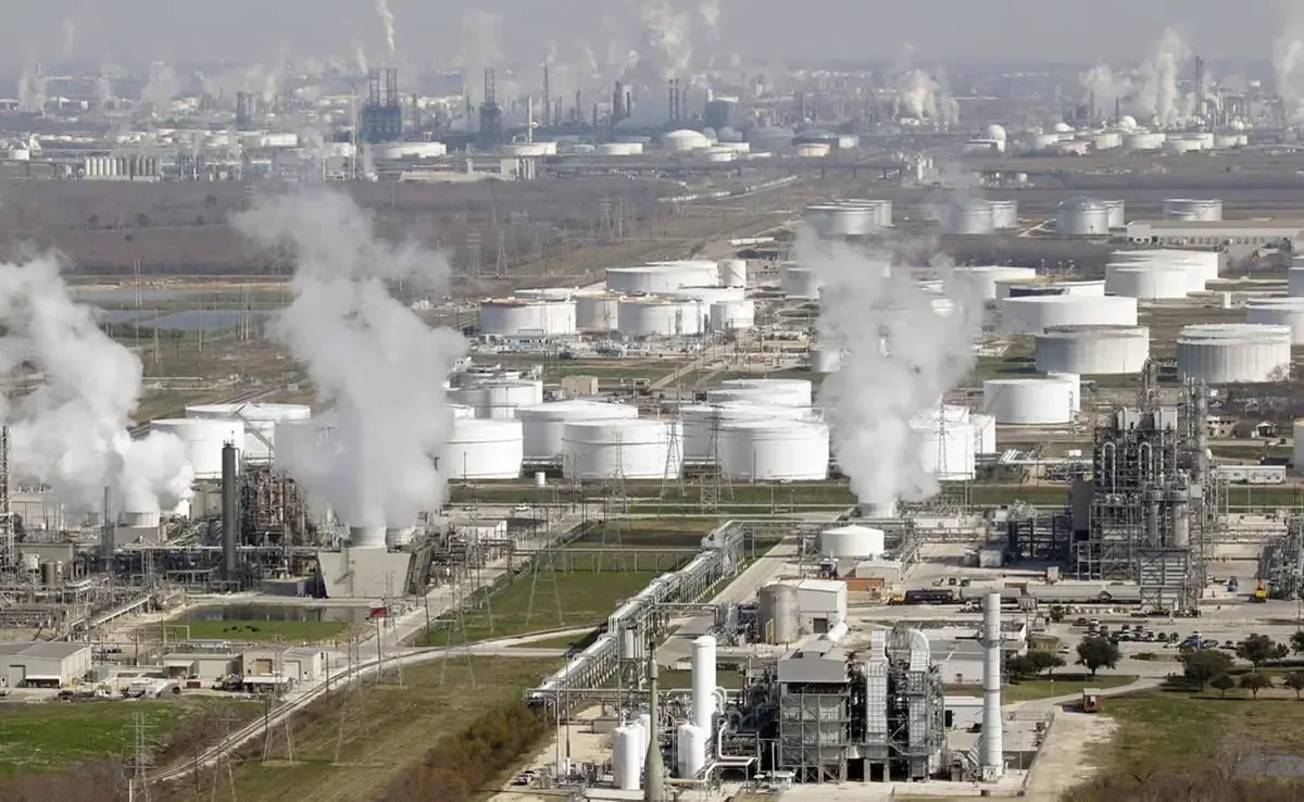 Deer Park, controlada por Pemex, destaca por su alta producción de combustibles, rebasando las cifras de refinerías nacionales.