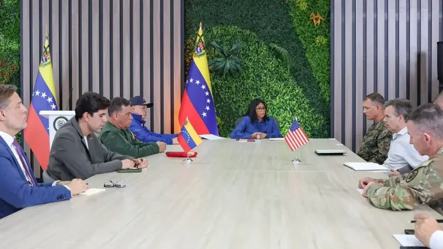 La reunión busca coordinar esfuerzos de rescate y asistencia humanitaria en La Guaira, Venezuela.