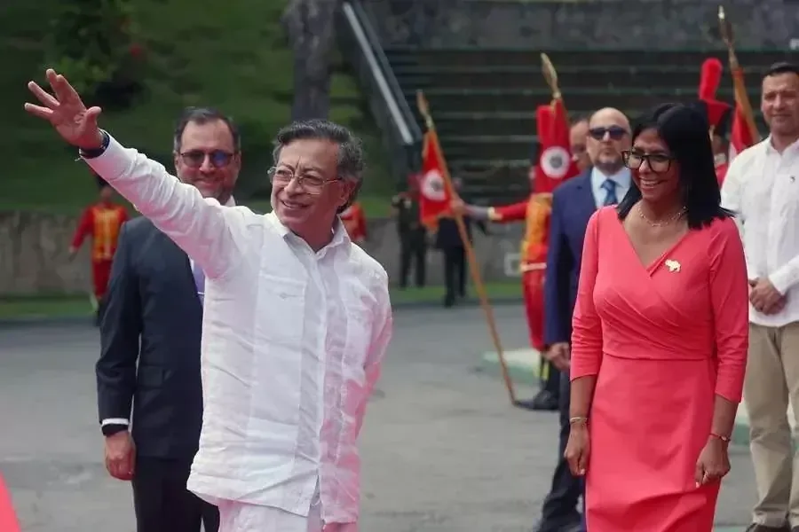 Delcy Rodríguez y Gustavo Petro acuerdan un plan conjunto para fortalecer la paz y el desarrollo en la frontera.