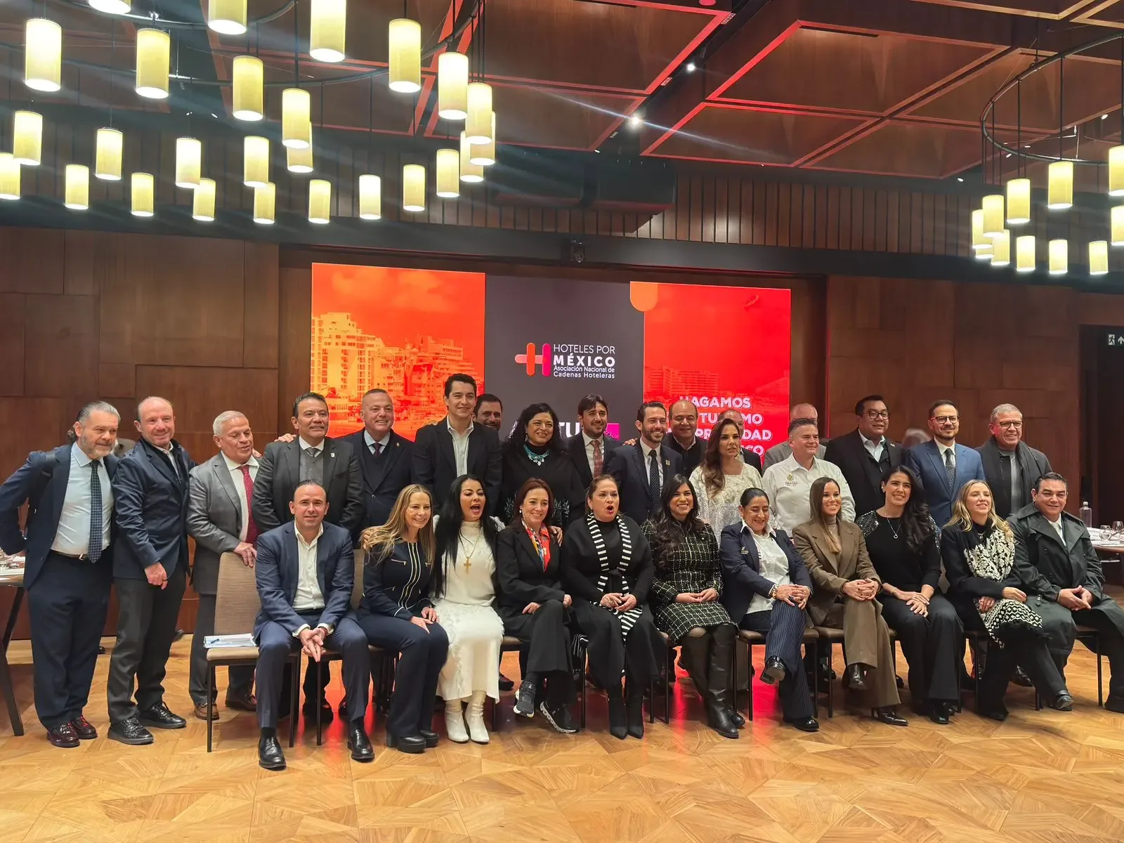 Delegación de Baja California en FITUR 2023, promocionando su oferta turística.
