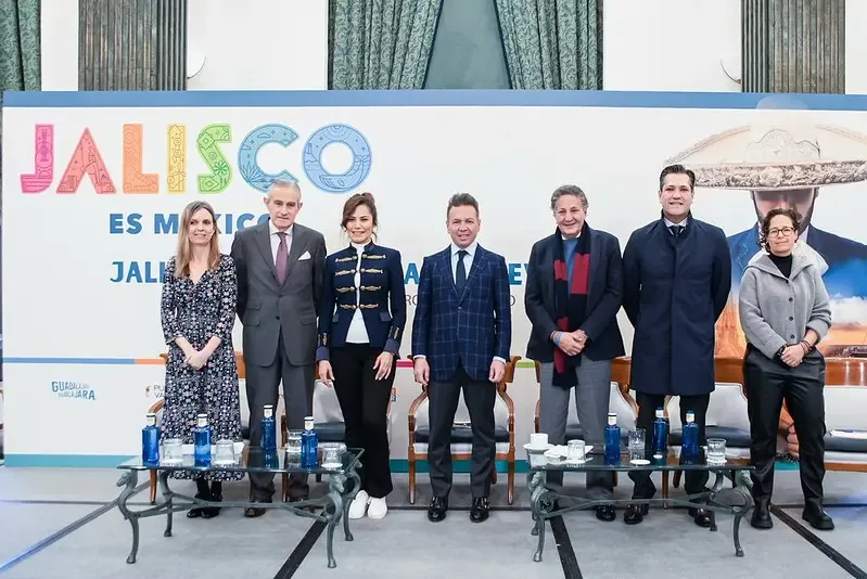 Delegación jalisciense en FITUR 2026 discute crecimiento turístico y sostenibilidad.