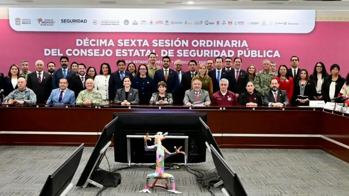 La gobernadora subraya la importancia de la coordinación en el combate a la inseguridad durante un consejo estatal.