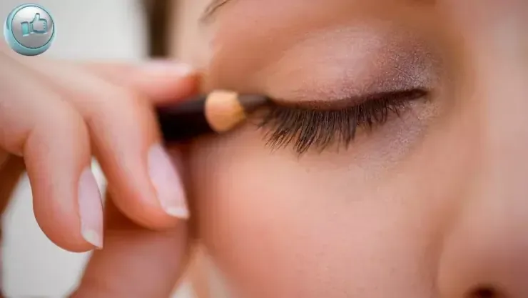 Técnicas de maquillaje que suavizan y rejuvenecen la mirada.