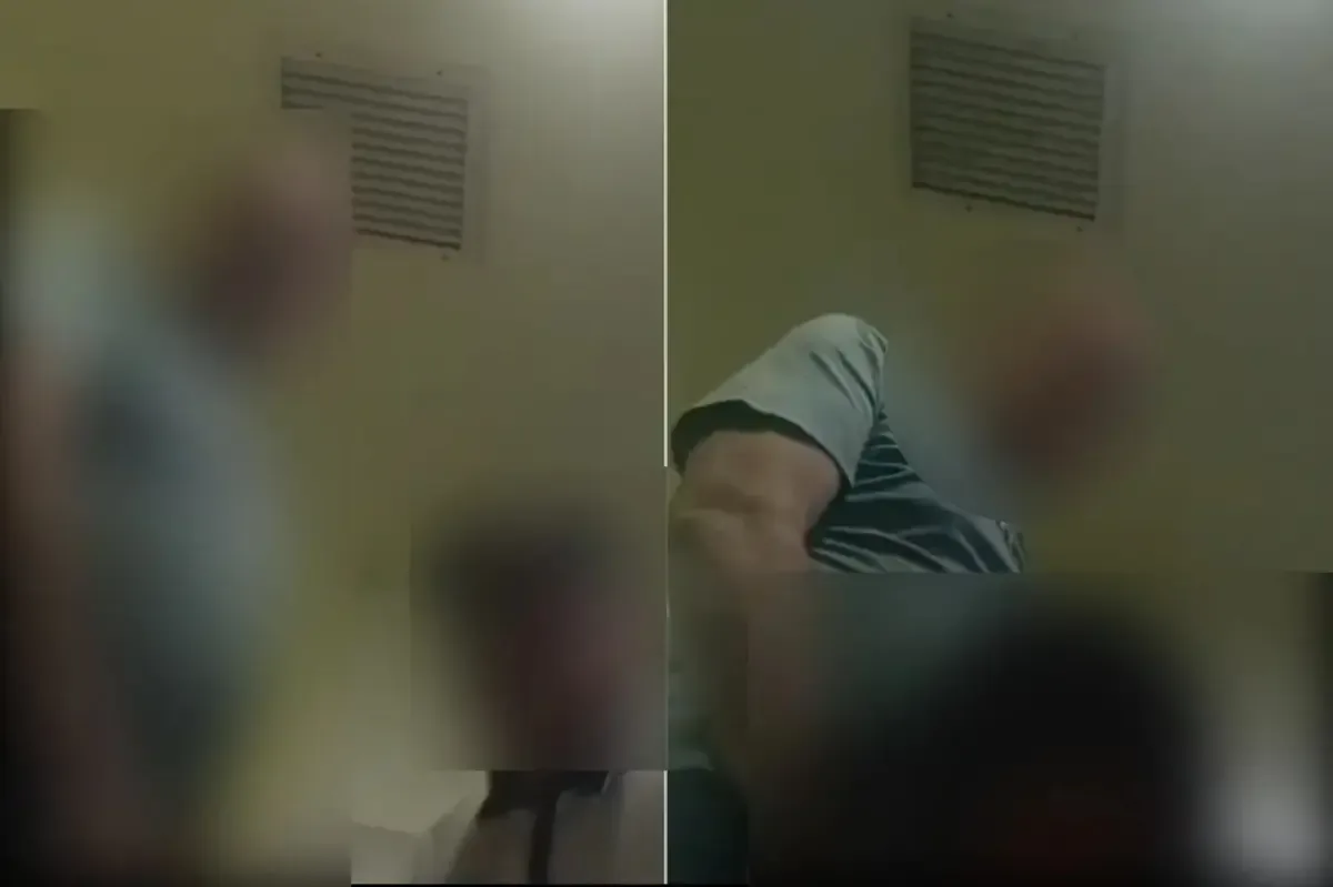 Un ciudadano reporta acciones obscenas en baños de un centro comercial, lo que genera preocupación entre familias.