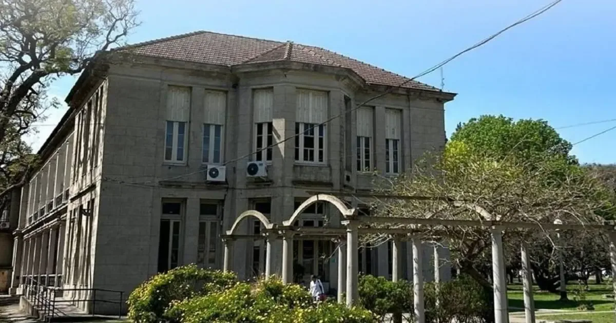 Una investigación revela un presunto esquema de corrupción en el Hospital El Dique, afectando las finanzas y servicios.