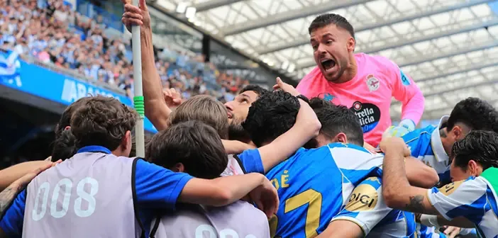 Con un emocionante 2-1, el Deportivo da un paso hacia Primera División, destacando la entrega de la afición.