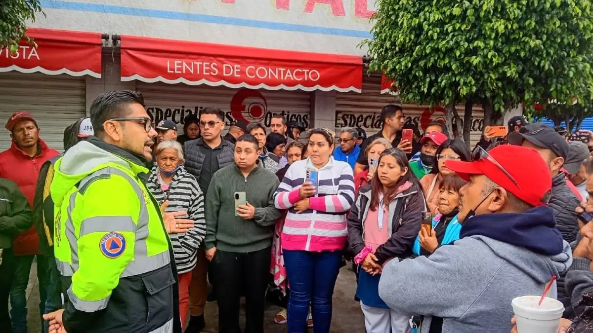 La fuga de gas obliga a evacuar viviendas y suspender clases en la zona para garantizar la seguridad de los habitantes.