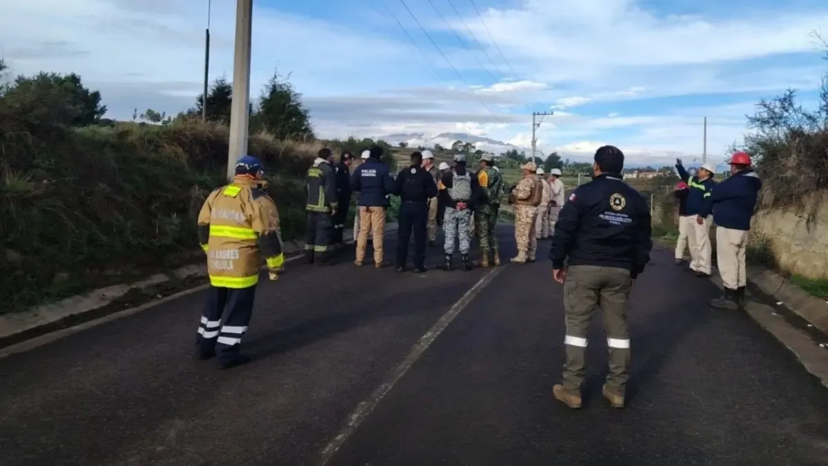 Decenas de familias evacuadas tras la detección de una fuga masiva de gas LP por una toma clandestina.