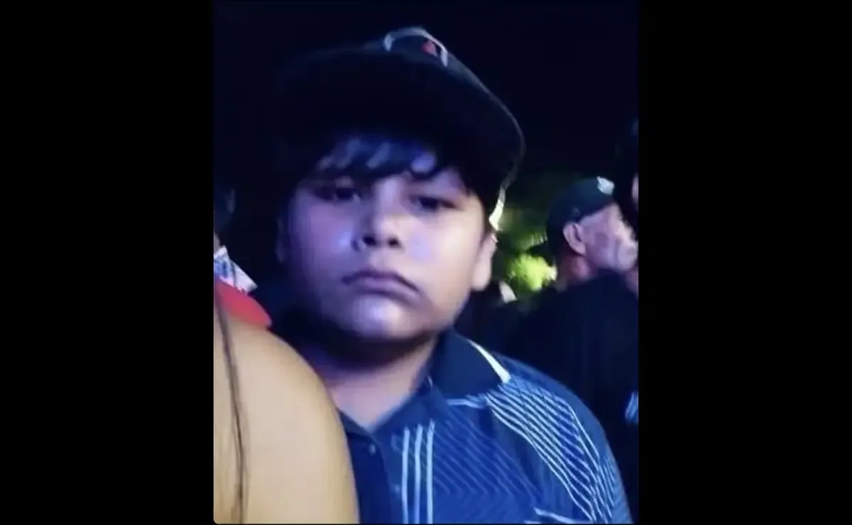 La familia solicita apoyo de la comunidad para encontrar al menor perdido en la Plaza Álvaro Obregón.