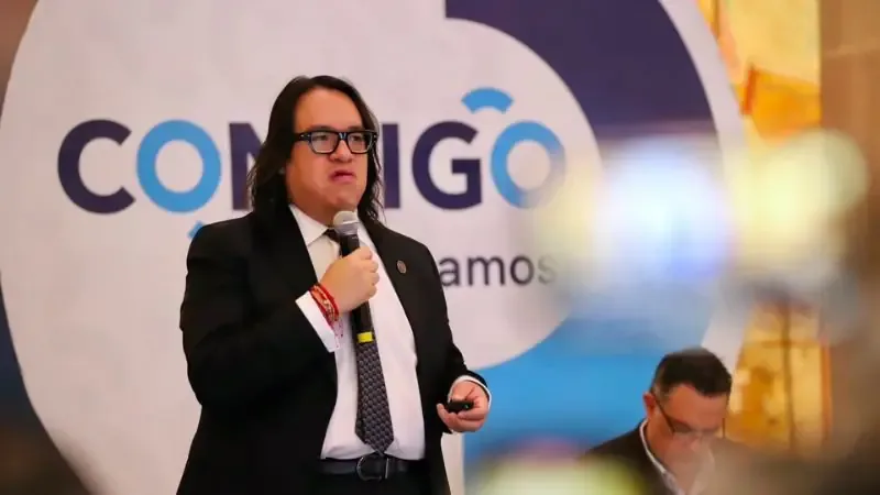 Siete individuos detenidos, entre ellos un elemento activo de la policía federal, tras un operativo coordinado.