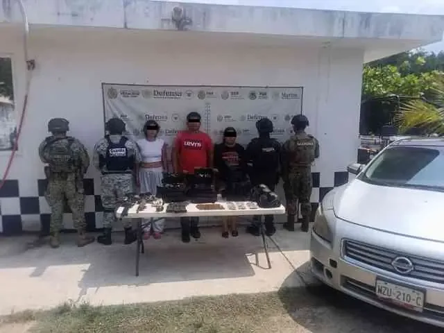 Fuerzas federales y estatales aseguran armamento y droga en el operativo.
