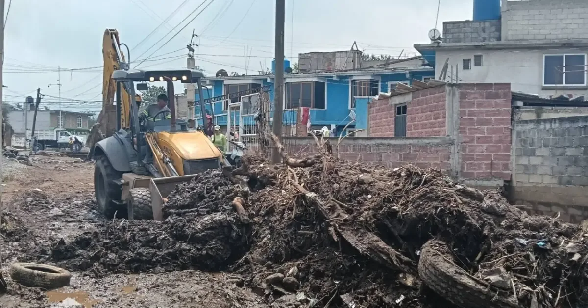 Las fuertes lluvias provocaron inundaciones en comunidades de Chalco, afectando viviendas y causando una víctima mortal.