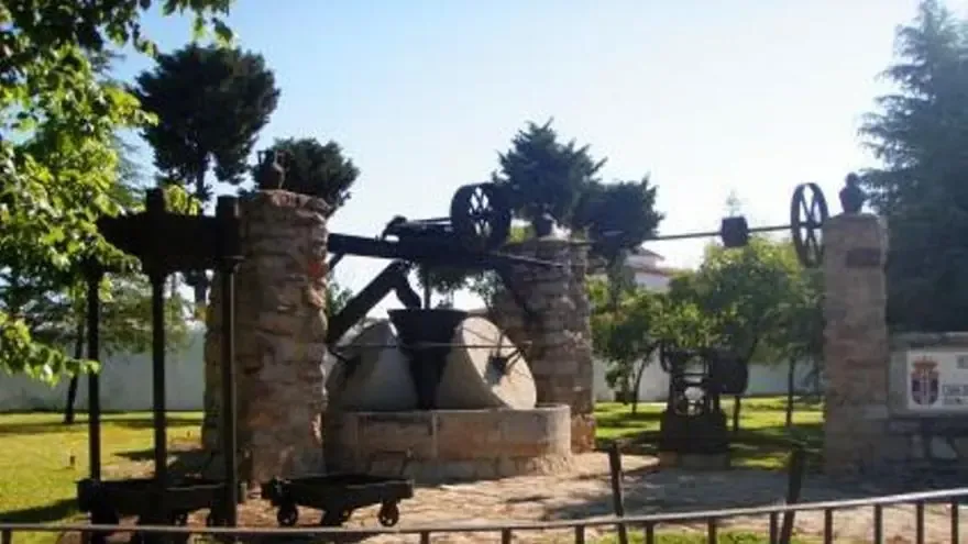Este pequeño pueblo extremeño ofrece historia, naturaleza y tradiciones únicas.