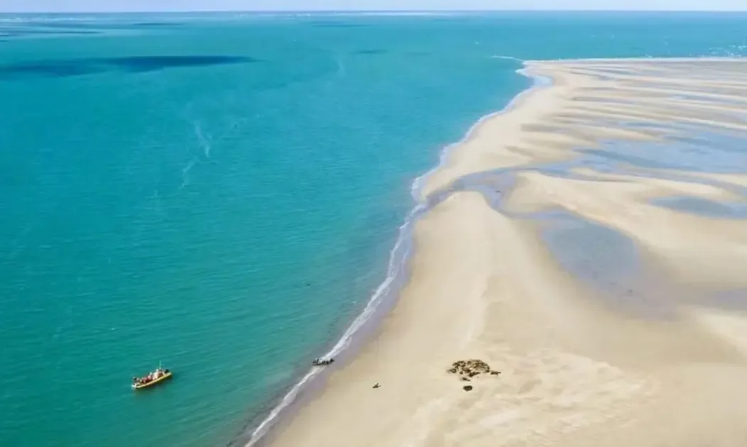 Descubre el balneario de aguas turquesas en Buenos Aires, ideal para escapar del turismo masivo.