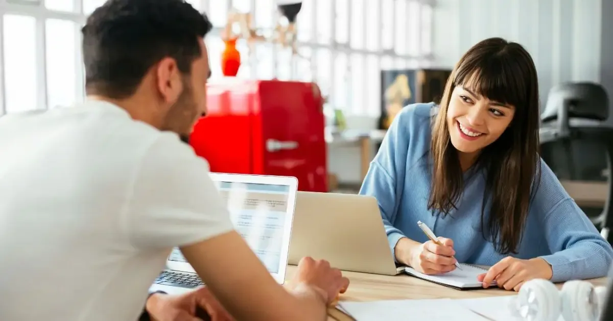 Descubre por qué México destaca por los romances en el entorno laboral y sus implicaciones.