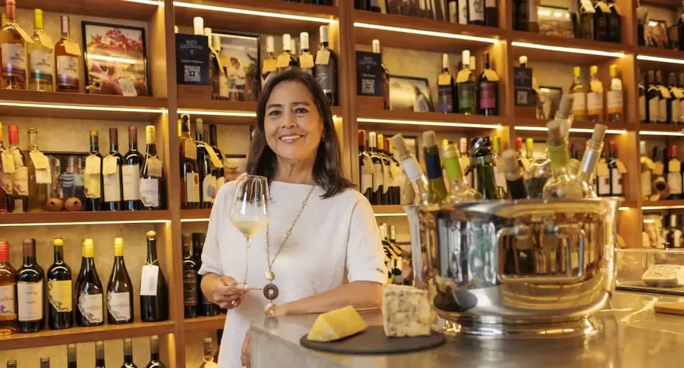 Este espacio alberga 240 etiquetas de diversas bodegas nacionales, promoviendo la cultura vitivinícola peruana.