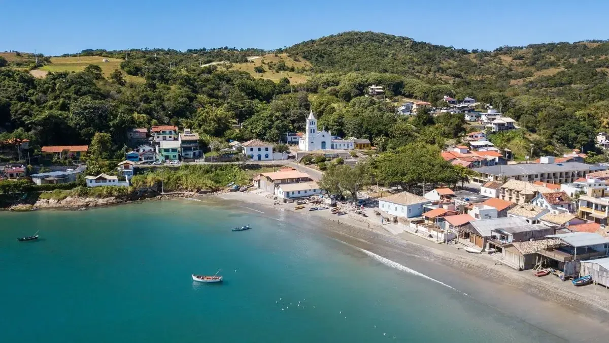 Descubre un refugio en Santa Catarina que combina tranquilidad, surf y belleza natural.
