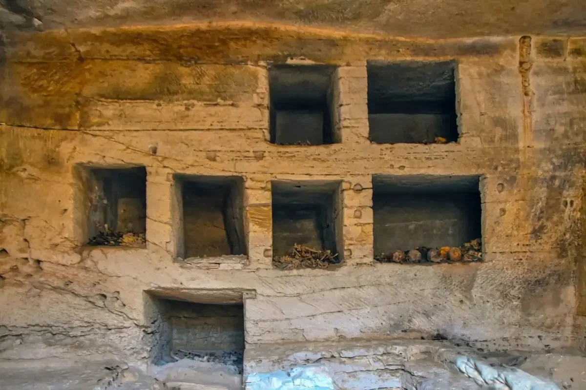 Hallazgo arqueológico busca revitalizar el turismo en Egipto tras años de crisis.