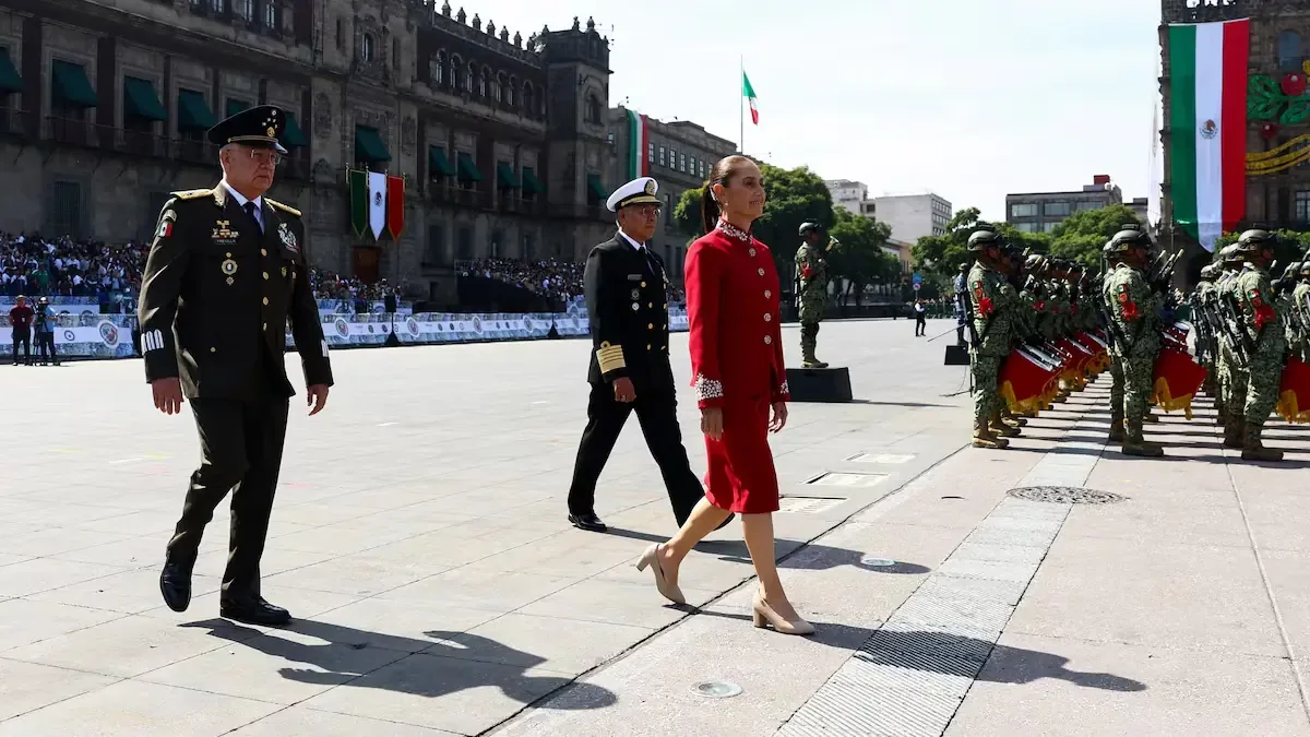 La presidenta reafirmó la importancia de honrar la soberanía en el desfile por el 216 aniversario de la independencia.