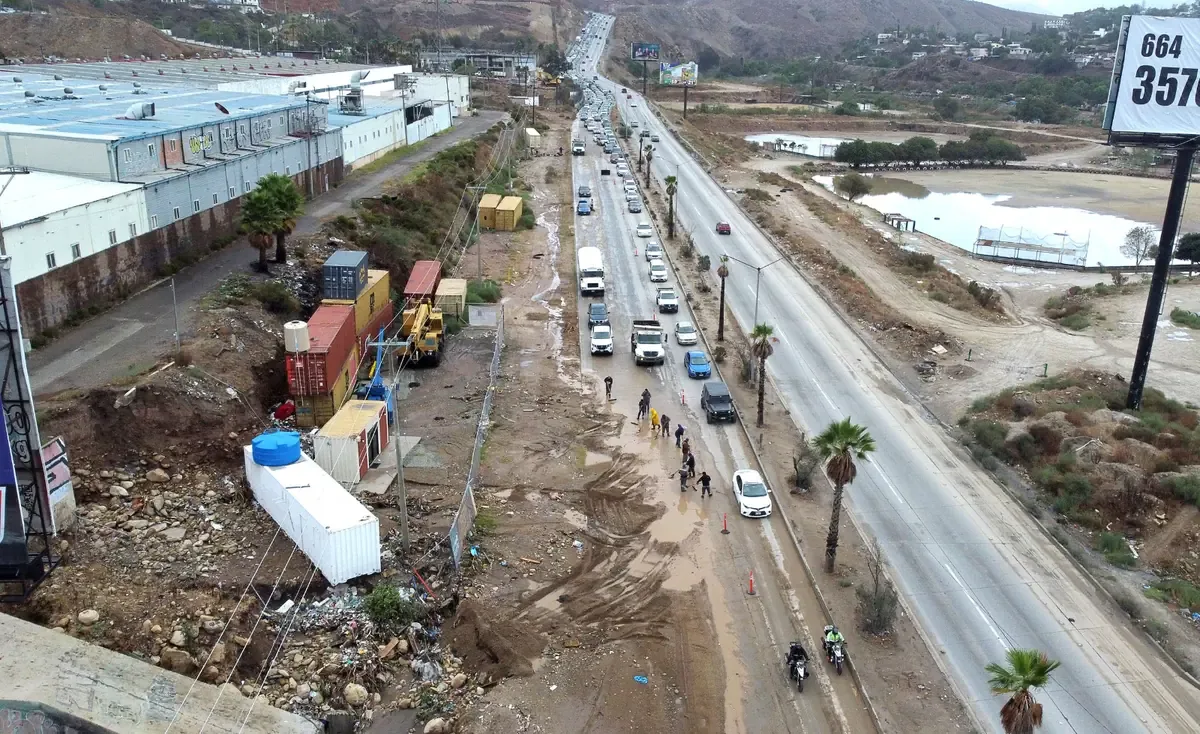 La limpieza y rescates en Tijuana se intensifican tras inundaciones provocadas por el ciclón post-tropical.